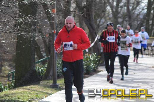 650 biegaczy na starcie "Tropem Wilczym" w Opolu