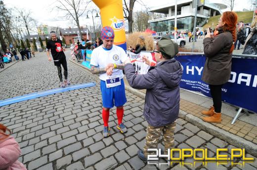 650 biegaczy na starcie "Tropem Wilczym" w Opolu