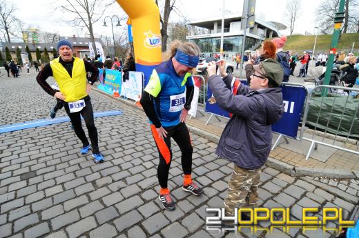 650 biegaczy na starcie "Tropem Wilczym" w Opolu