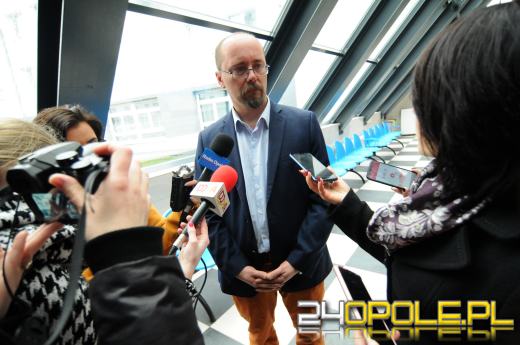 Prof. Jarosław Mamala mówi o represjach ze strony uczelni. Uczelnia niechętnie komentuje