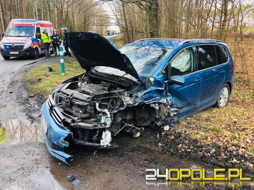 Wypadek w Jełowej. Zderzyły się trzy samochody osobowe 