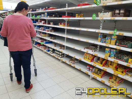 Galerie ograniczyły dostępność, miasto opustoszało... Tymczasem w Castoramie...