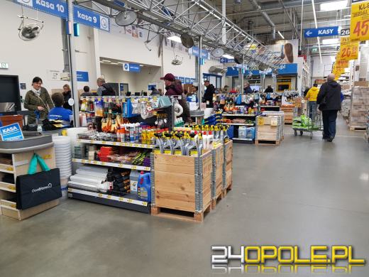 Galerie ograniczyły dostępność, miasto opustoszało... Tymczasem w Castoramie...