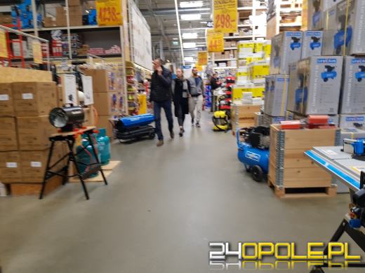 Galerie ograniczyły dostępność, miasto opustoszało... Tymczasem w Castoramie...