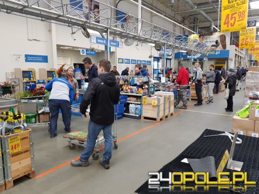 Galerie ograniczyły dostępność, miasto opustoszało... Tymczasem w Castoramie...