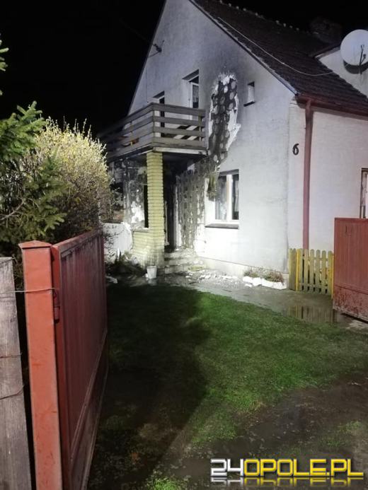 Pożar budynku jednorodzinnego w Opolu. Jedna osoba w szpitalu