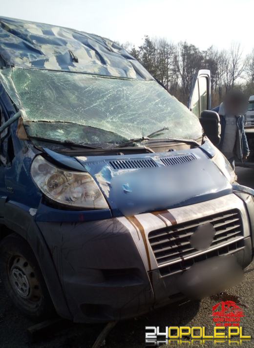 Bus dachował na 275 km autostrady A4 