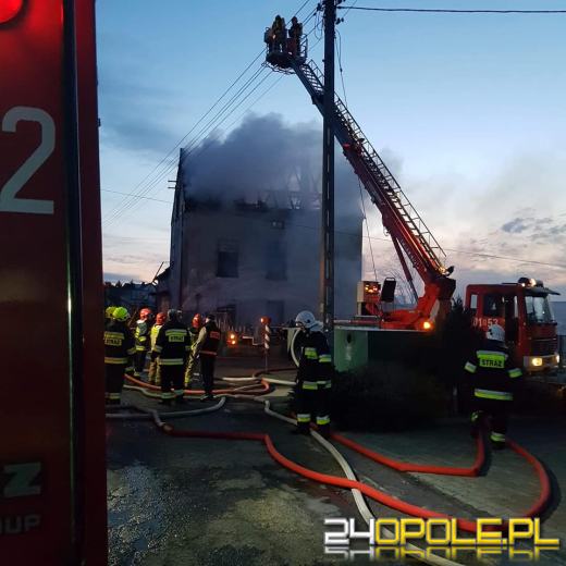 Pożar domu jednorodzinnego w gminie Biała. W akcji 11 zastępów straży
