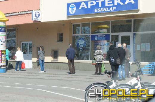 Uwalnianie gospodarki: do fryzjera, kosmetyczki czy do restauracji dopiero za około miesiąc!