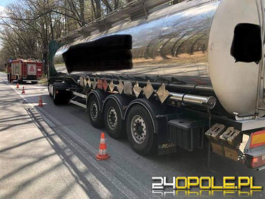 Zdarzenie drogowe na DW 408. Zderzyły się dwa samochody ciężarowe 