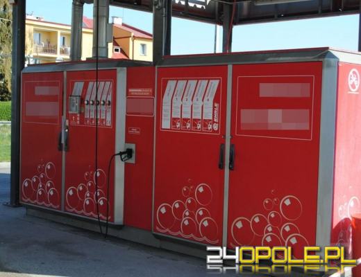 Odpowie za włamania do myjni 