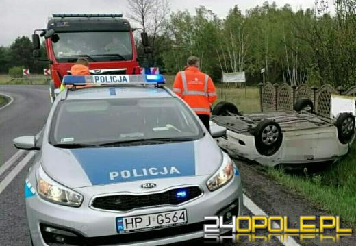 Dachowanie w Namysłowie. "Kierowca trzeźwy ale nierozważny"