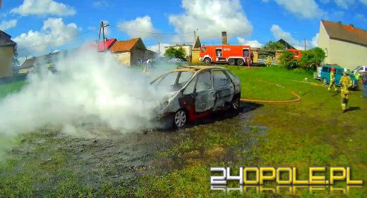 Poranna akcja gaśnicza w Opolu-Gosławicach. Płonął samochód osobowy