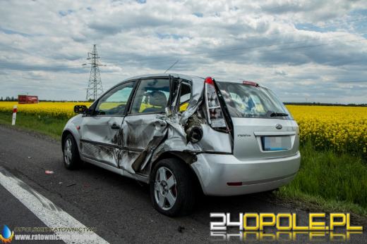 Omijał auto na drodze i wjechał ciężarówką w pole rzepaku