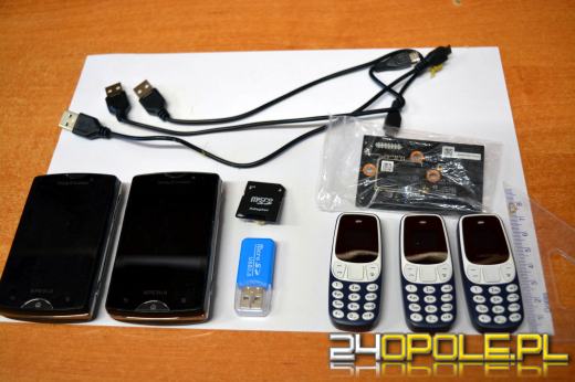 Udaremniono przemyt telefonów komórkowych do więzienia. Były w zasilaczu do konsoli