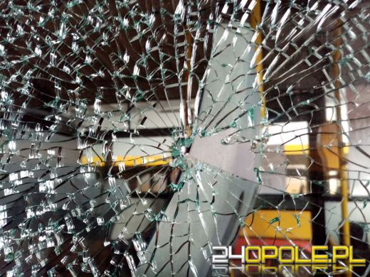 Autobus z pasażerami miał zostać ostrzelany z wiatrówki? Policja bada sprawę