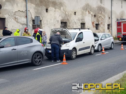 Zderzenie trzech aut na ulicy Partyzanckiej w Opolu