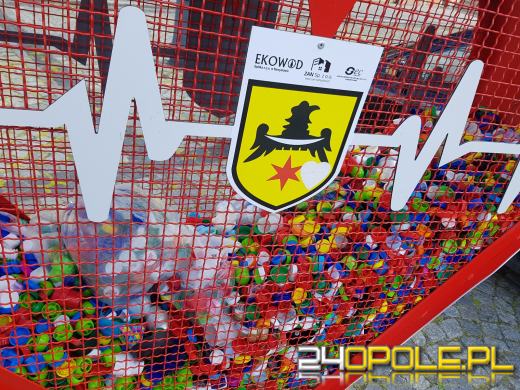 Serce na nakrętki w Namysłowie pomaga w charytatywnych zbiórkach