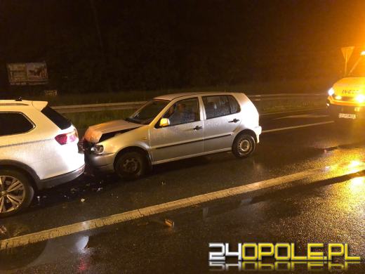 Zderzenie pojazdów w Opolu. Sprawca uciekł, a w pojeździe zostawił alkohol