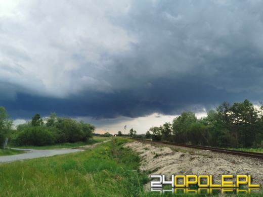 Ulewne deszcze i burze nad Opolszczyzną. Niebezpiecznie na drogach
