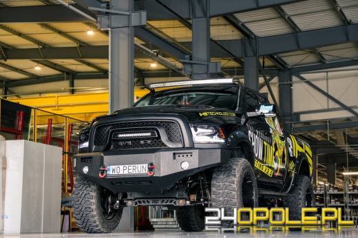 Zobacz metamorfozę Dodge Rama polskiej legendy sportów walki