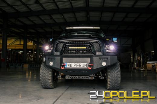Zobacz metamorfozę Dodge Rama polskiej legendy sportów walki