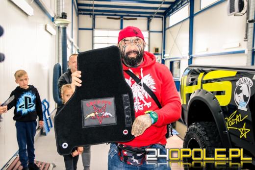 Zobacz metamorfozę Dodge Rama polskiej legendy sportów walki