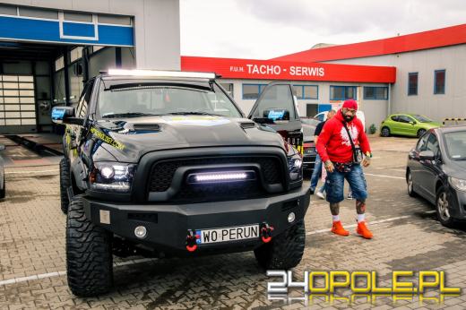 Zobacz metamorfozę Dodge Rama polskiej legendy sportów walki