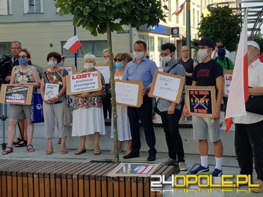 Tęczowe Opole murem za Margot, narodowcy z kontrmanifestacją