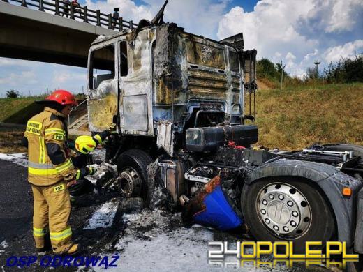 Na A4 spłonął samochód ciężarowy. Dym widoczny z kilkudziesięciu kilometrów