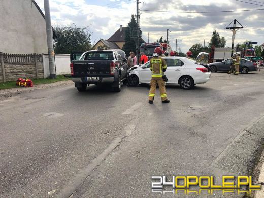 Zderzenie pojazdów w Wawelnie. Dwie osoby zostały poszkodowane