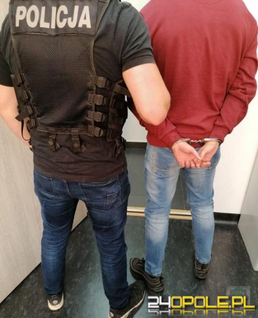 Fałszywy kurier w rękach policjantów