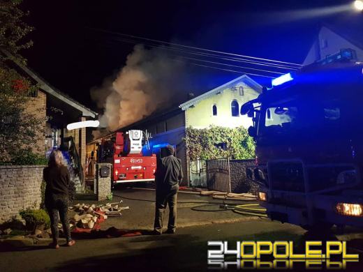 Mieszkańcy i kilkanaście zastępów straży walczyło z pożarem budynku gospodarczego