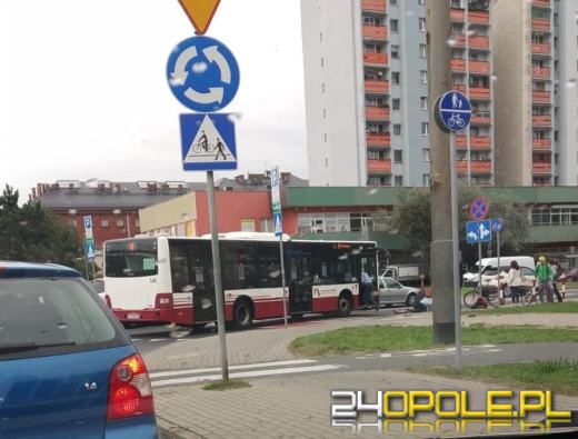 86-latka potrącona na przejściu dla pieszych przez autobus MZK