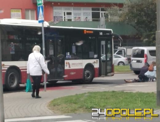 86-latka potrącona na przejściu dla pieszych przez autobus MZK