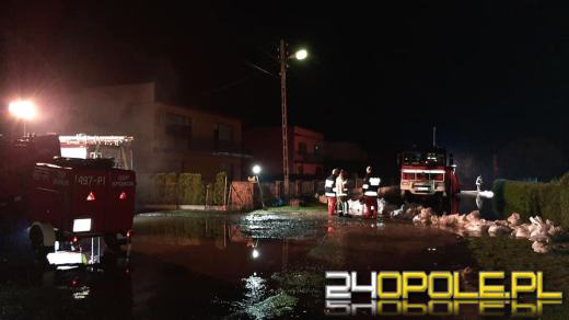 Woda zalała wiele posesji, trudna sytuacja powodziowa w województwie