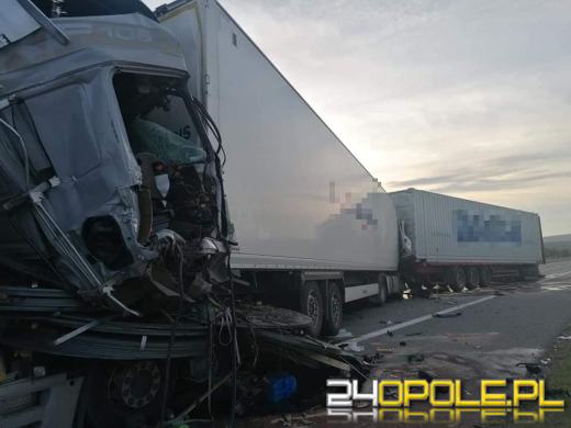 4 samochody ciężarowe zderzyły się na A4 w powiecie strzeleckim