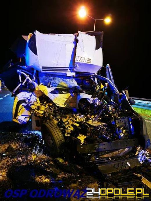 Śmiertelny wypadek na A4. Nie żyje kierowca samochodu dostawczego