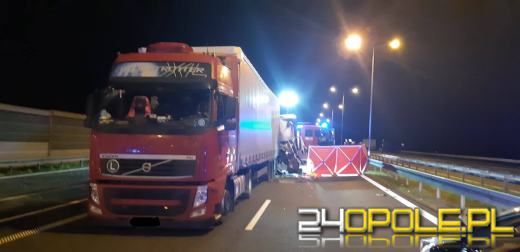 Śmiertelny wypadek na A4. Nie żyje kierowca samochodu dostawczego