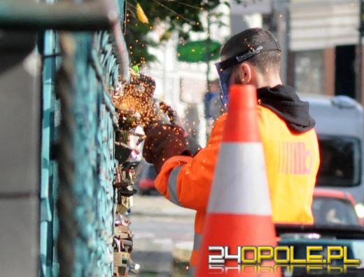 Most Groszowy przejdzie remont. Konieczne będzie usunięcie kłódek zakochanych