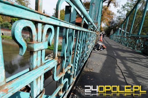 Most Groszowy przejdzie remont. Konieczne będzie usunięcie kłódek zakochanych