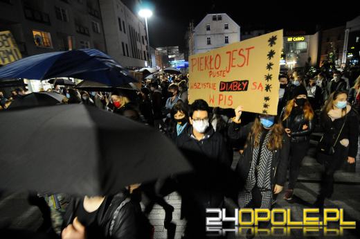 "To jest wojna". Kobiety manifestowały w obronie swoich praw