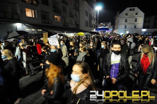 "To jest wojna". Kobiety manifestowały w obronie swoich praw
