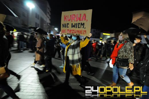 "To jest wojna". Kobiety manifestowały w obronie swoich praw