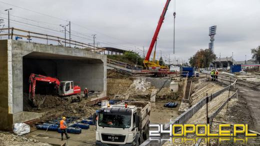 Centrum Przesiadkowe Opole Wschodnie: Powstaje tunel w nasypie kolejowym