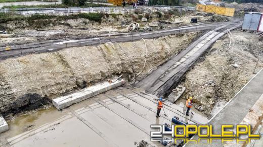 Centrum Przesiadkowe Opole Wschodnie: Powstaje tunel w nasypie kolejowym