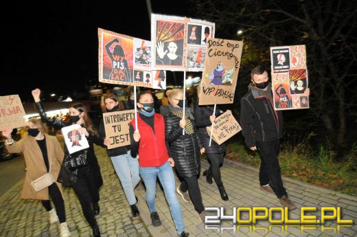 Tłumy protestujących w centrum Opola. "Solidarność nasza bronią" 