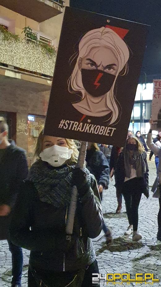 Tłumy protestujących w centrum Opola. "Solidarność nasza bronią" 