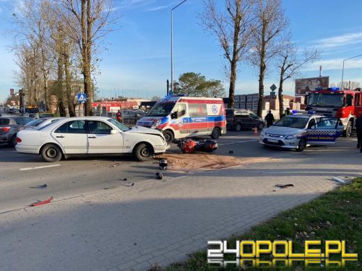Zderzenie motocykla z osobówką na ulicy Budowlanych w Opolu
