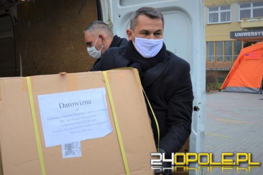 Uniwersytecki Szpital Kliniczny w Opolu otrzymał pomocną paczkę z Chin